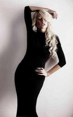 devojka-u-crnoj-haljini-1393186908-27954